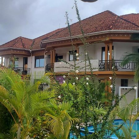 Mowicribs Hotel And Spa Энтеббе Экстерьер фото