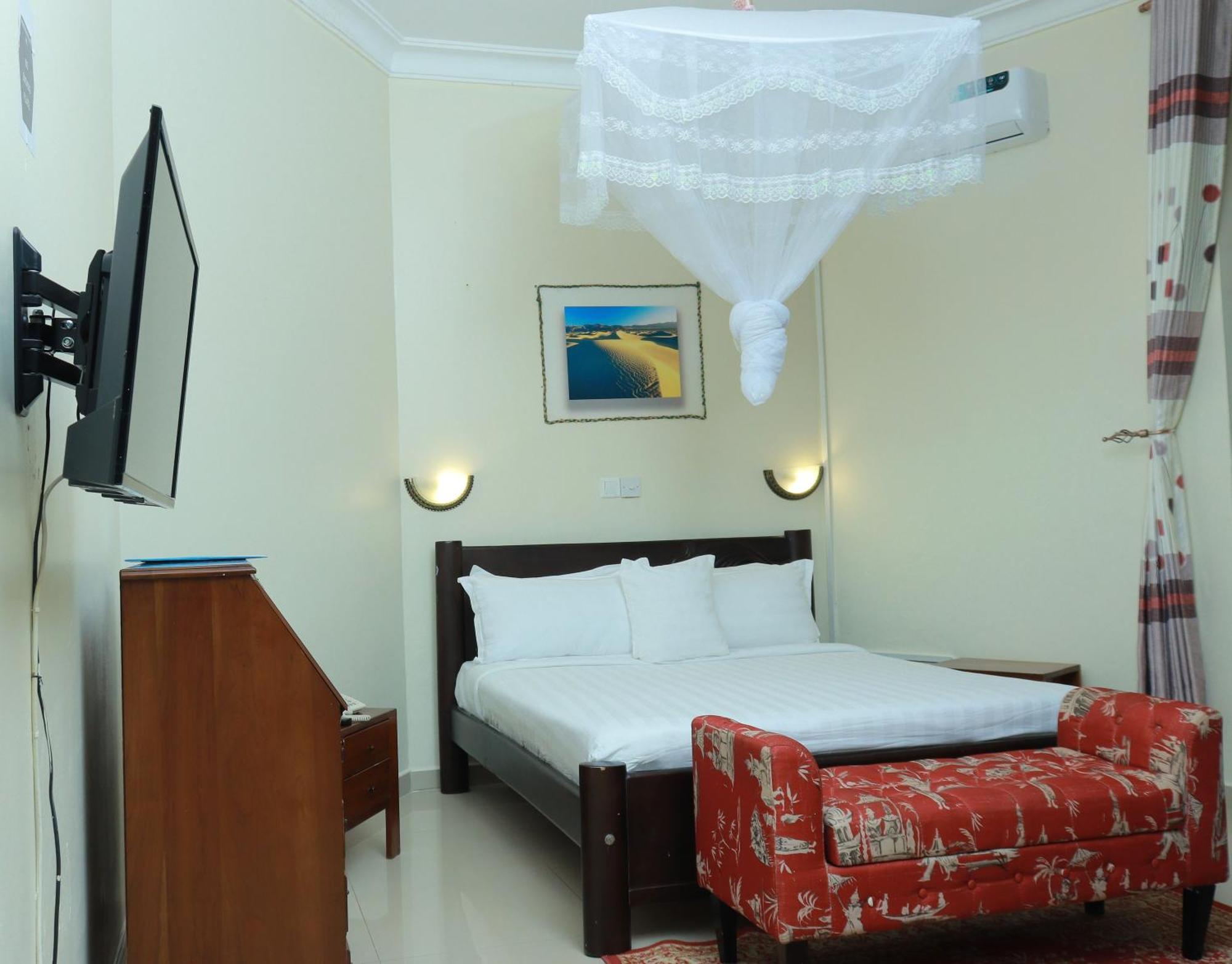 Mowicribs Hotel And Spa Энтеббе Экстерьер фото