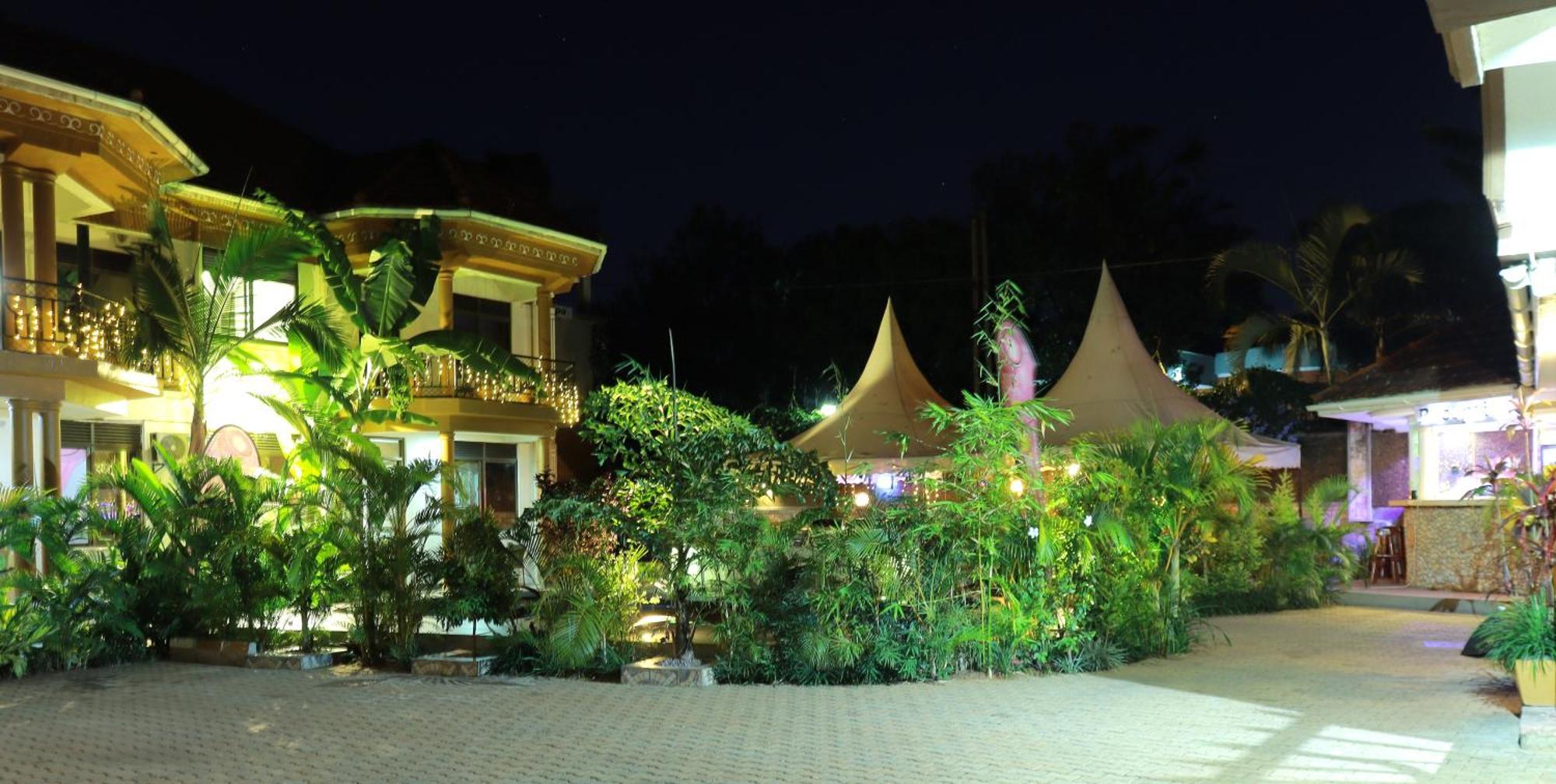 Mowicribs Hotel And Spa Энтеббе Экстерьер фото