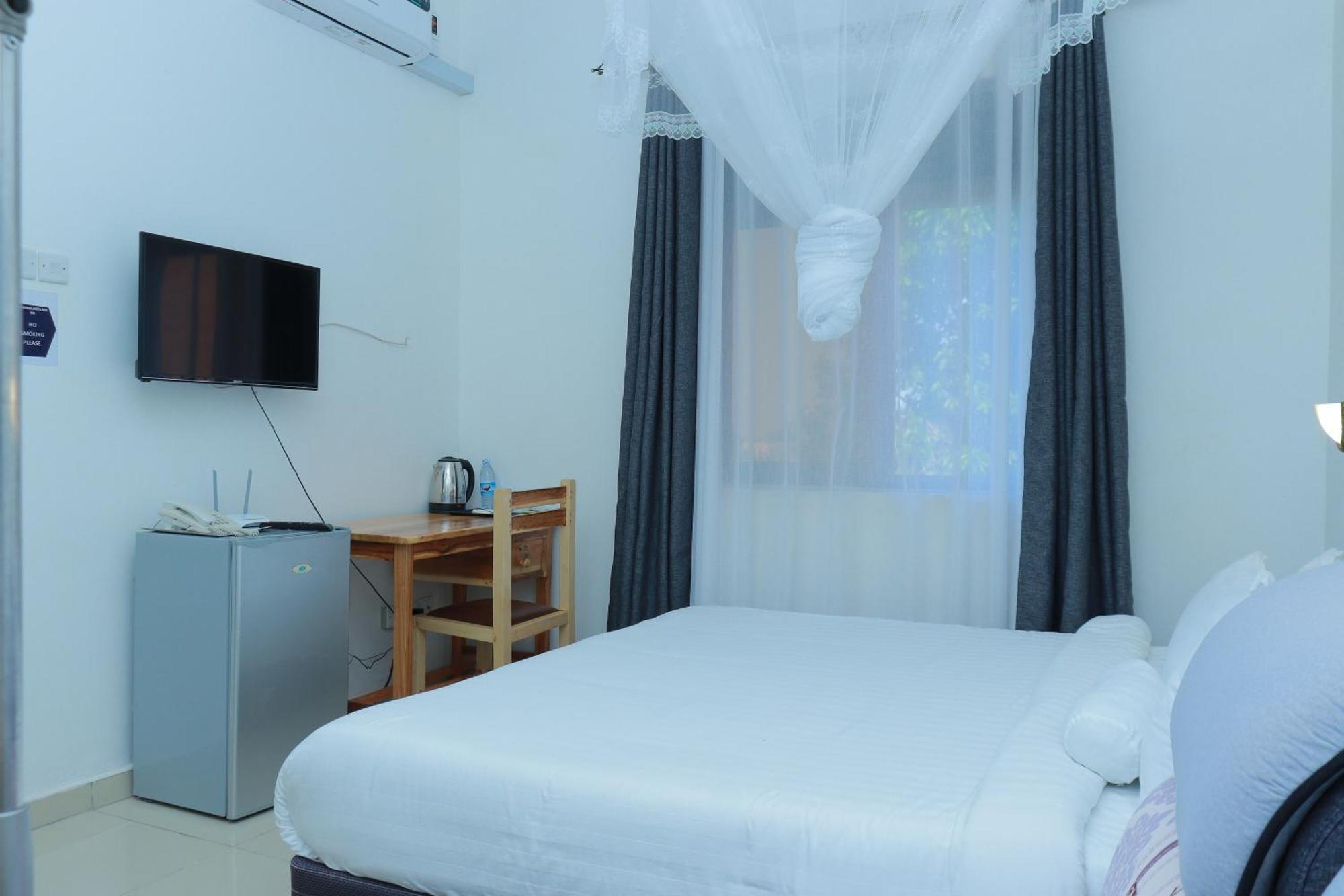 Mowicribs Hotel And Spa Энтеббе Экстерьер фото