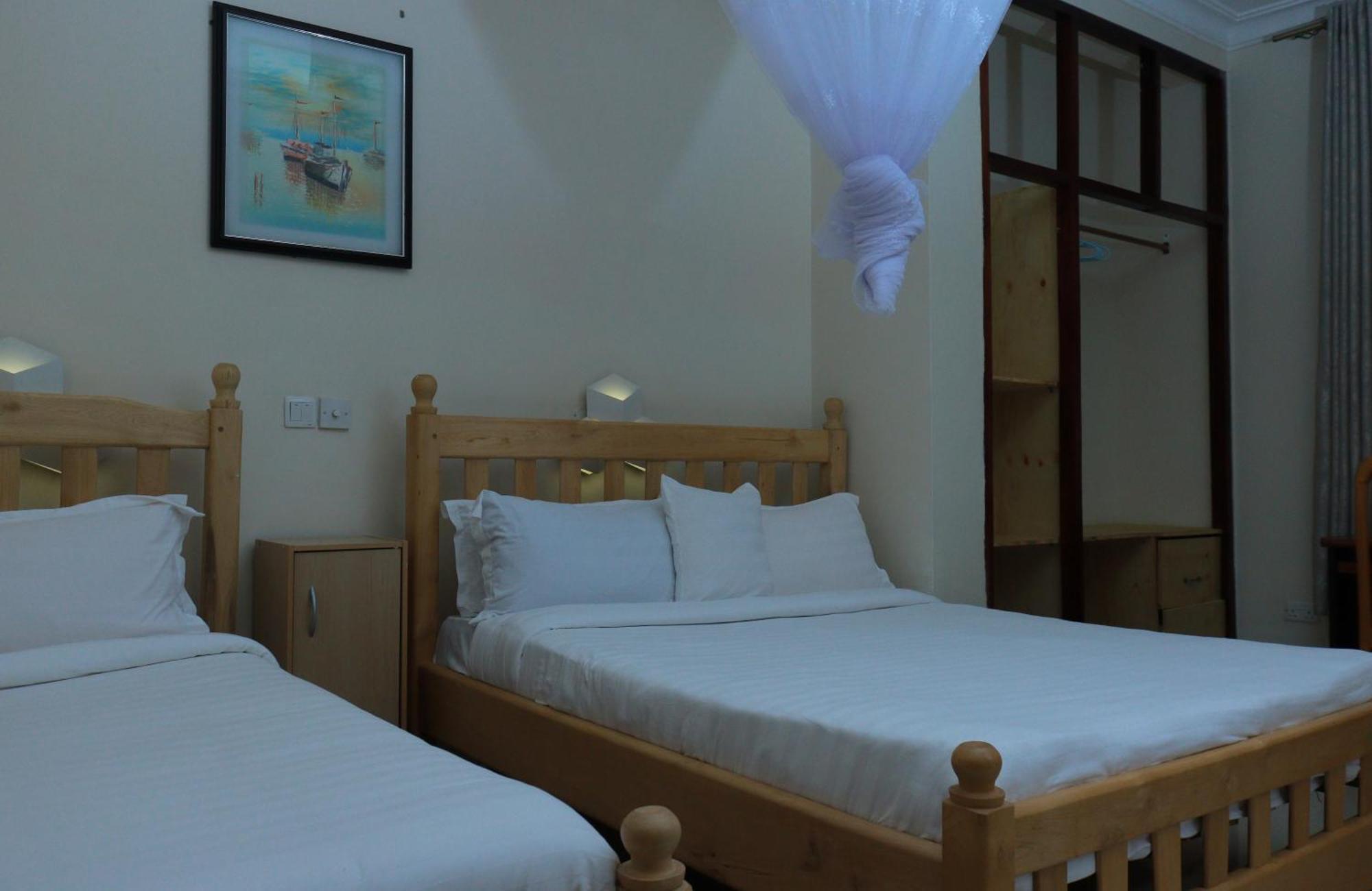 Mowicribs Hotel And Spa Энтеббе Экстерьер фото