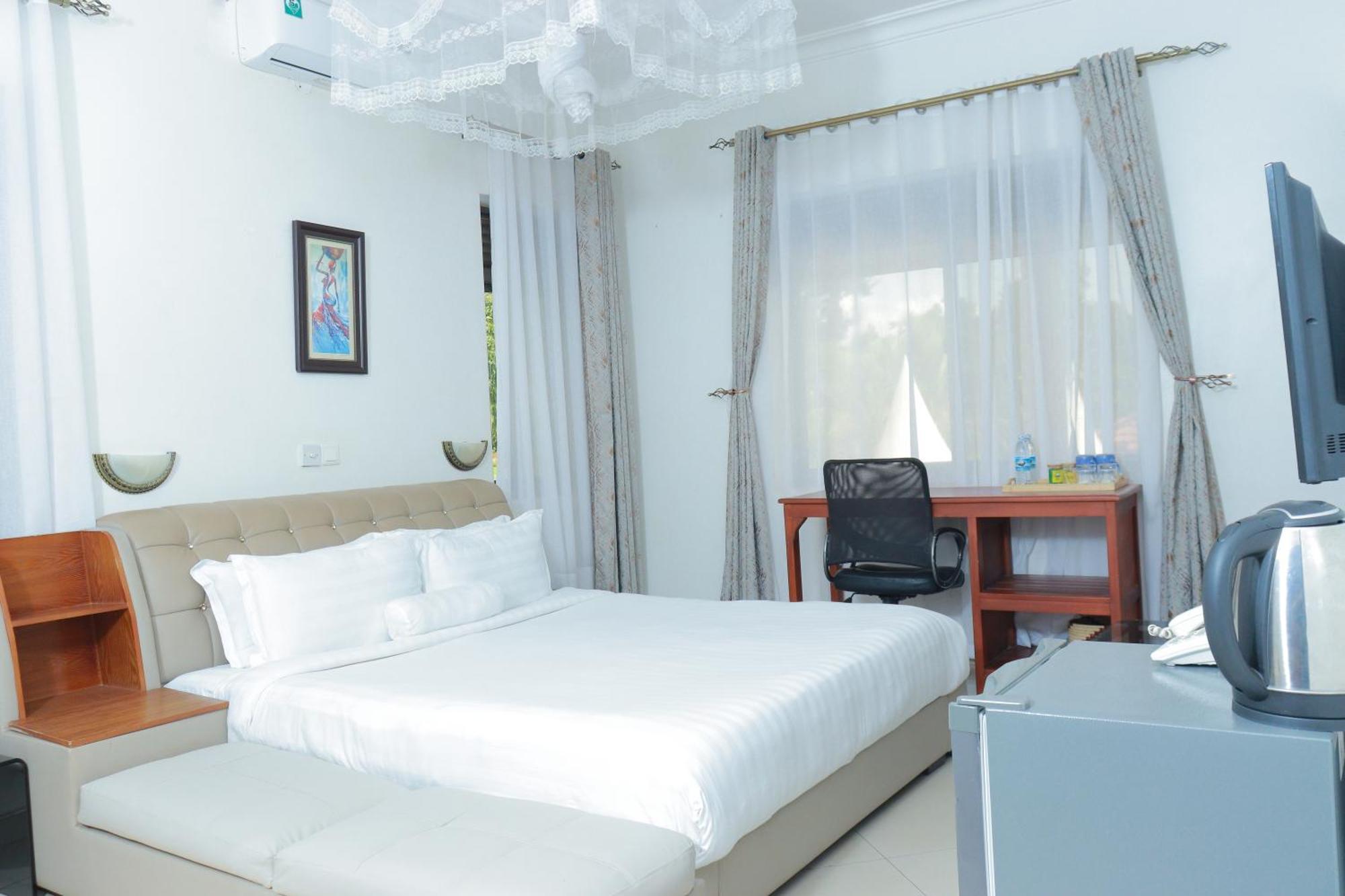 Mowicribs Hotel And Spa Энтеббе Экстерьер фото