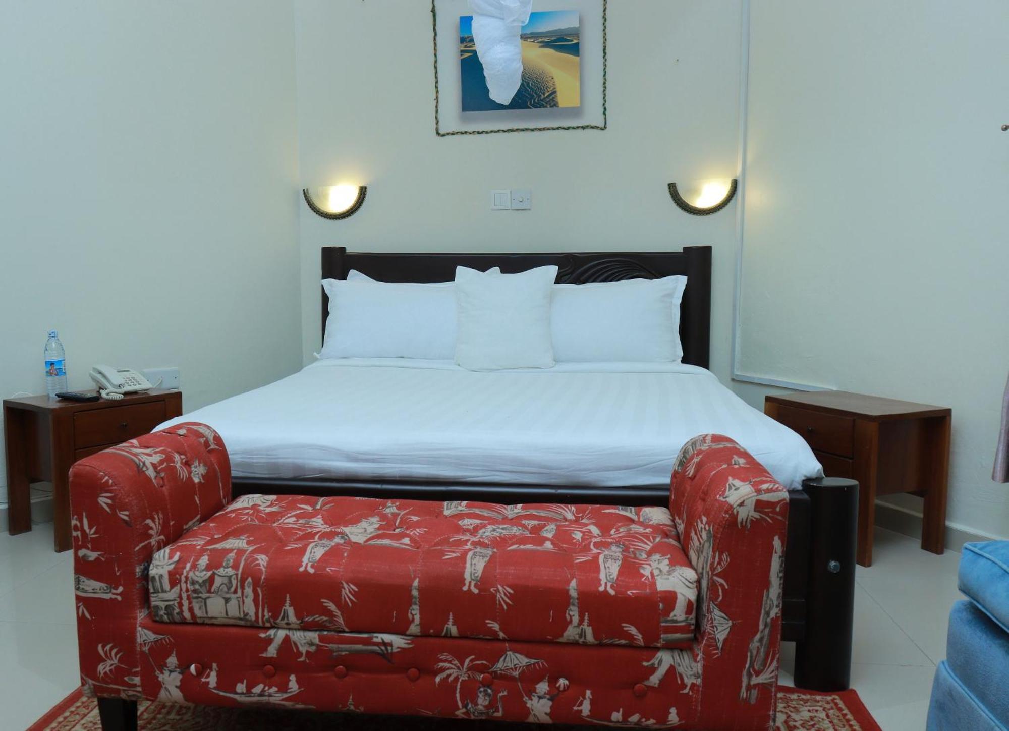 Mowicribs Hotel And Spa Энтеббе Экстерьер фото