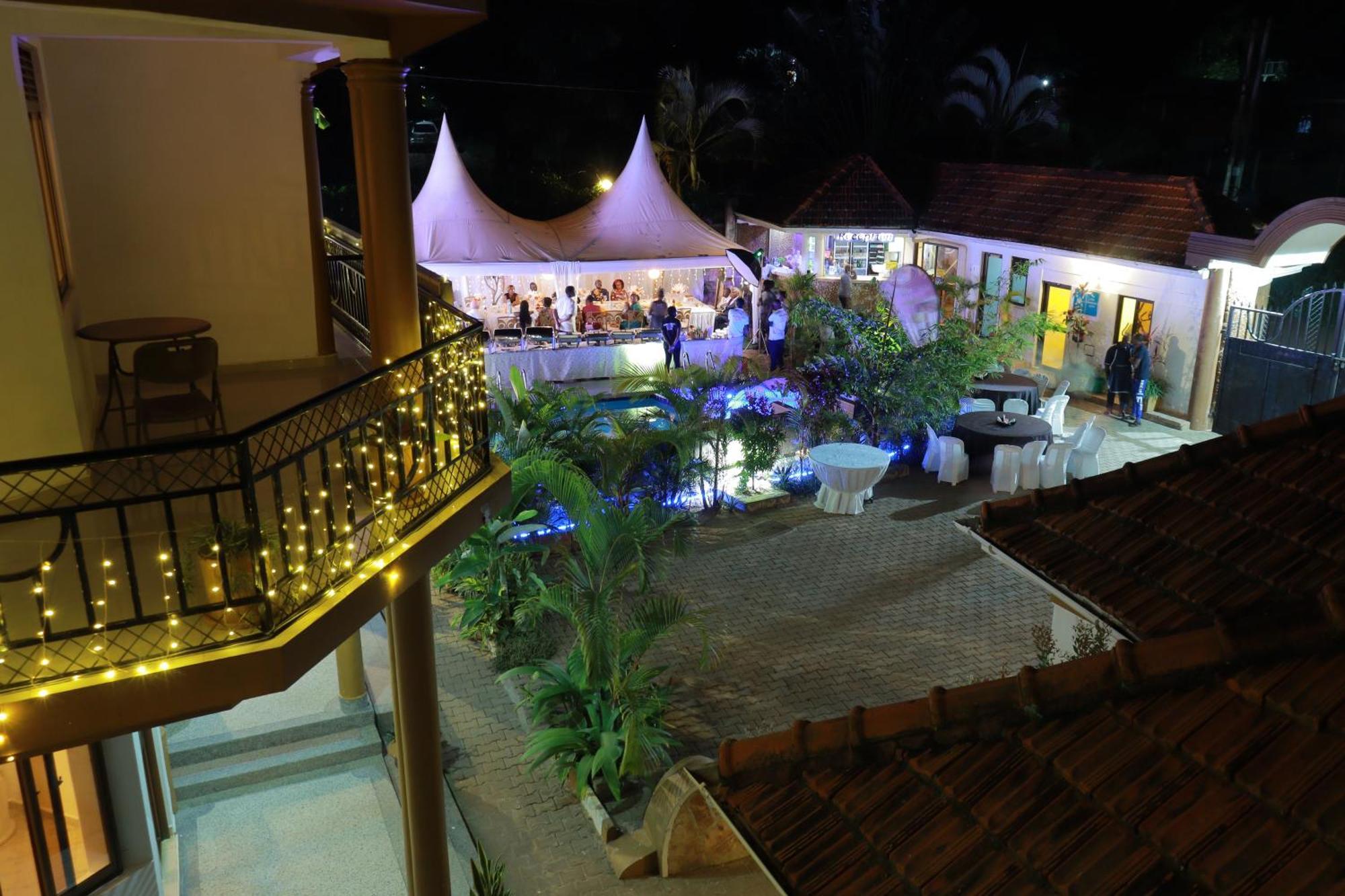 Mowicribs Hotel And Spa Энтеббе Экстерьер фото