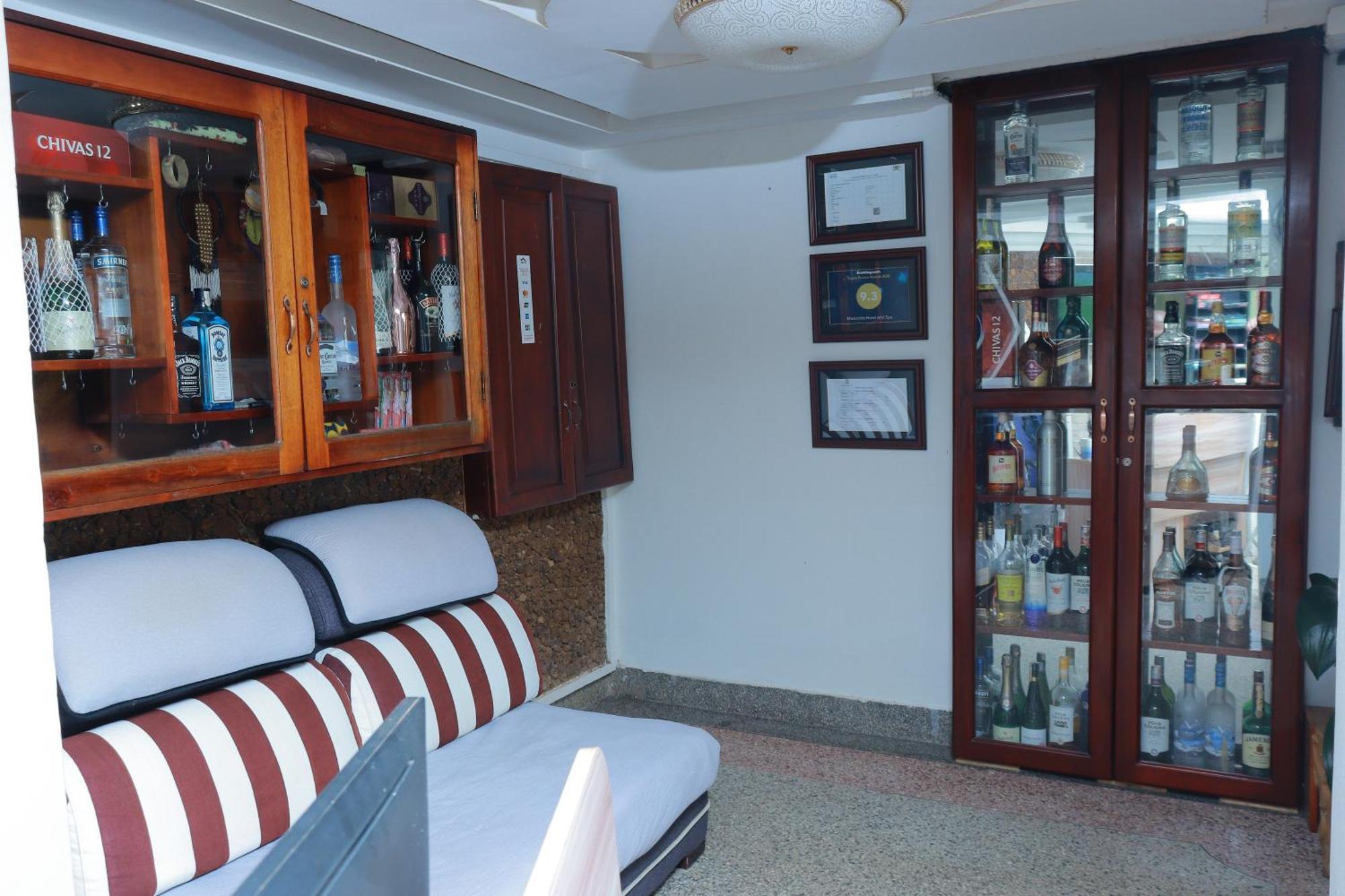 Mowicribs Hotel And Spa Энтеббе Экстерьер фото